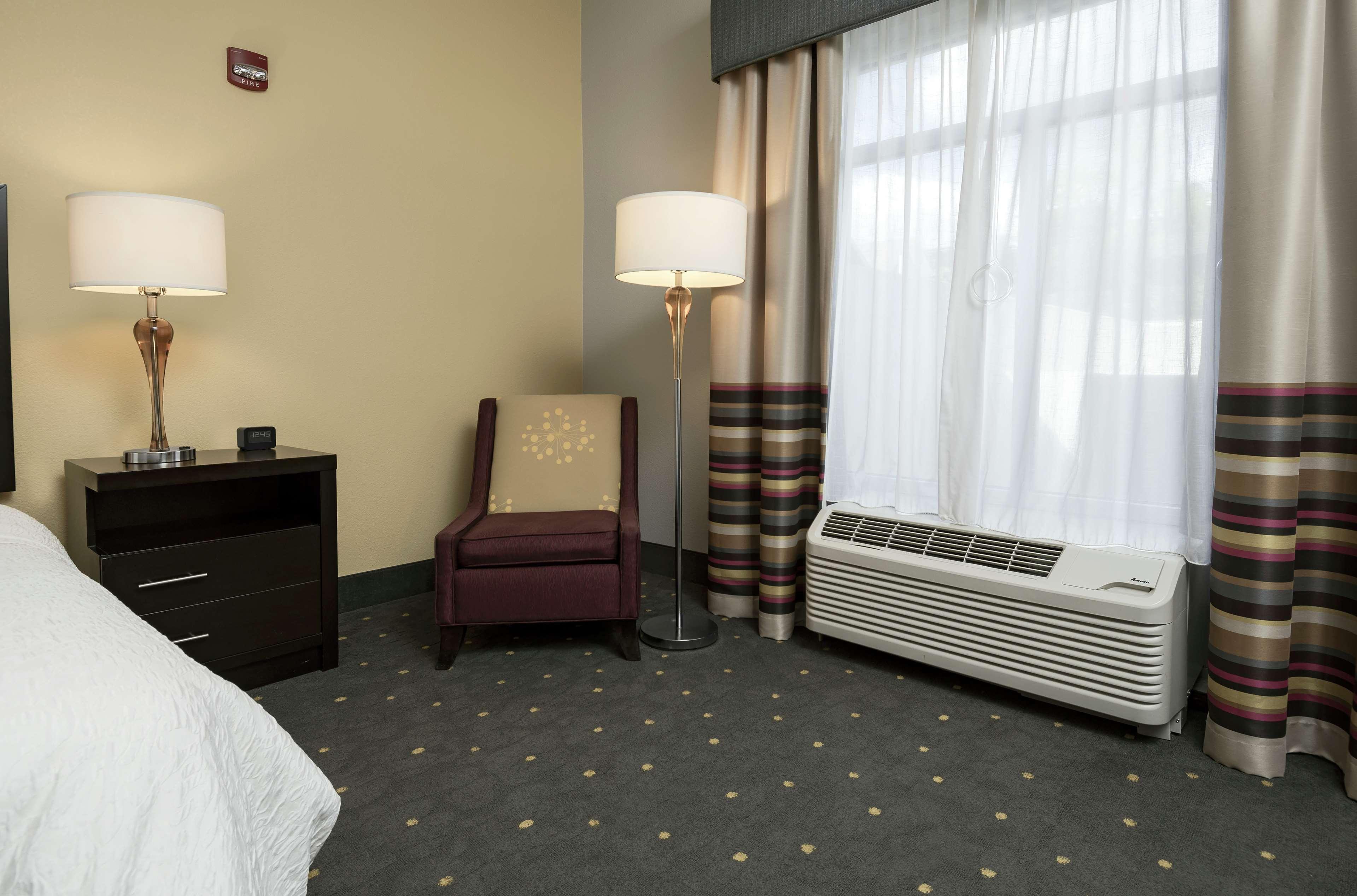 Hampton Inn & Suites - Raleigh Downtown Esterno foto