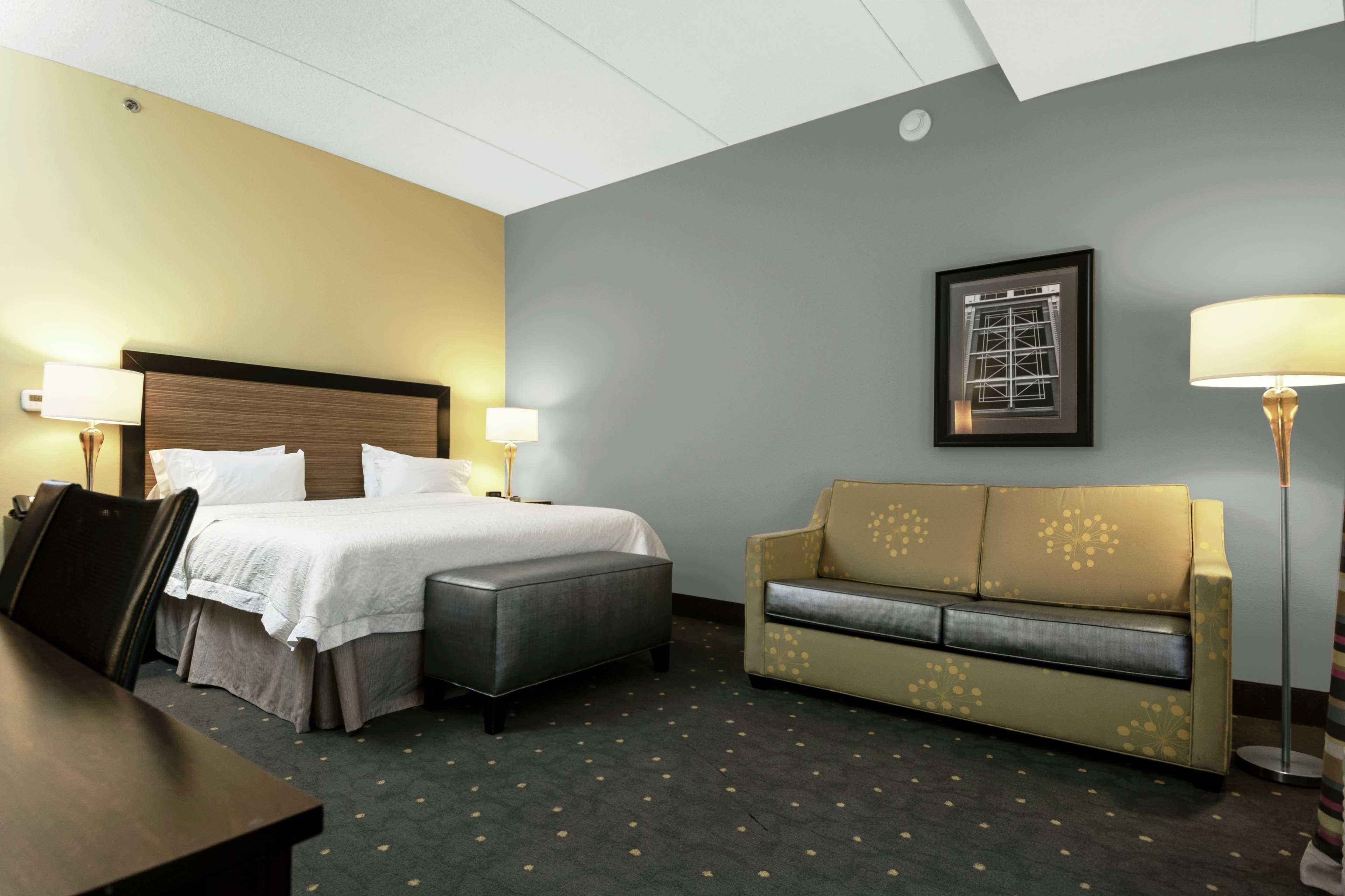 Hampton Inn & Suites - Raleigh Downtown Esterno foto