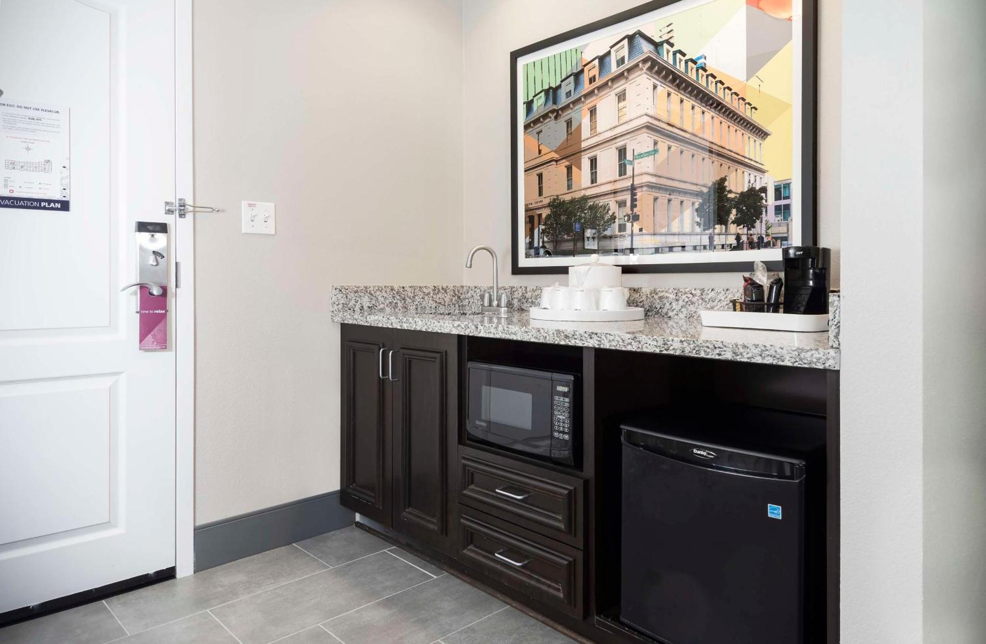 Hampton Inn & Suites - Raleigh Downtown Esterno foto