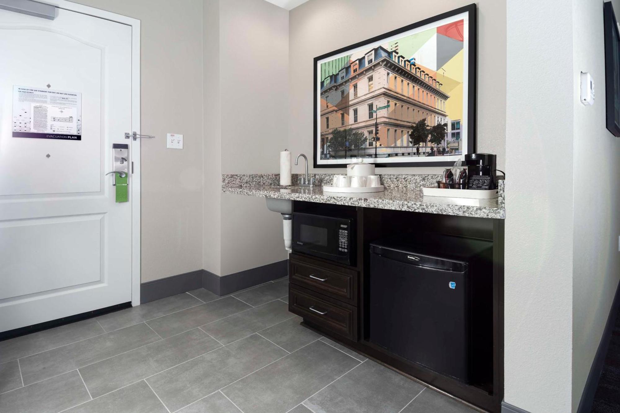 Hampton Inn & Suites - Raleigh Downtown Esterno foto