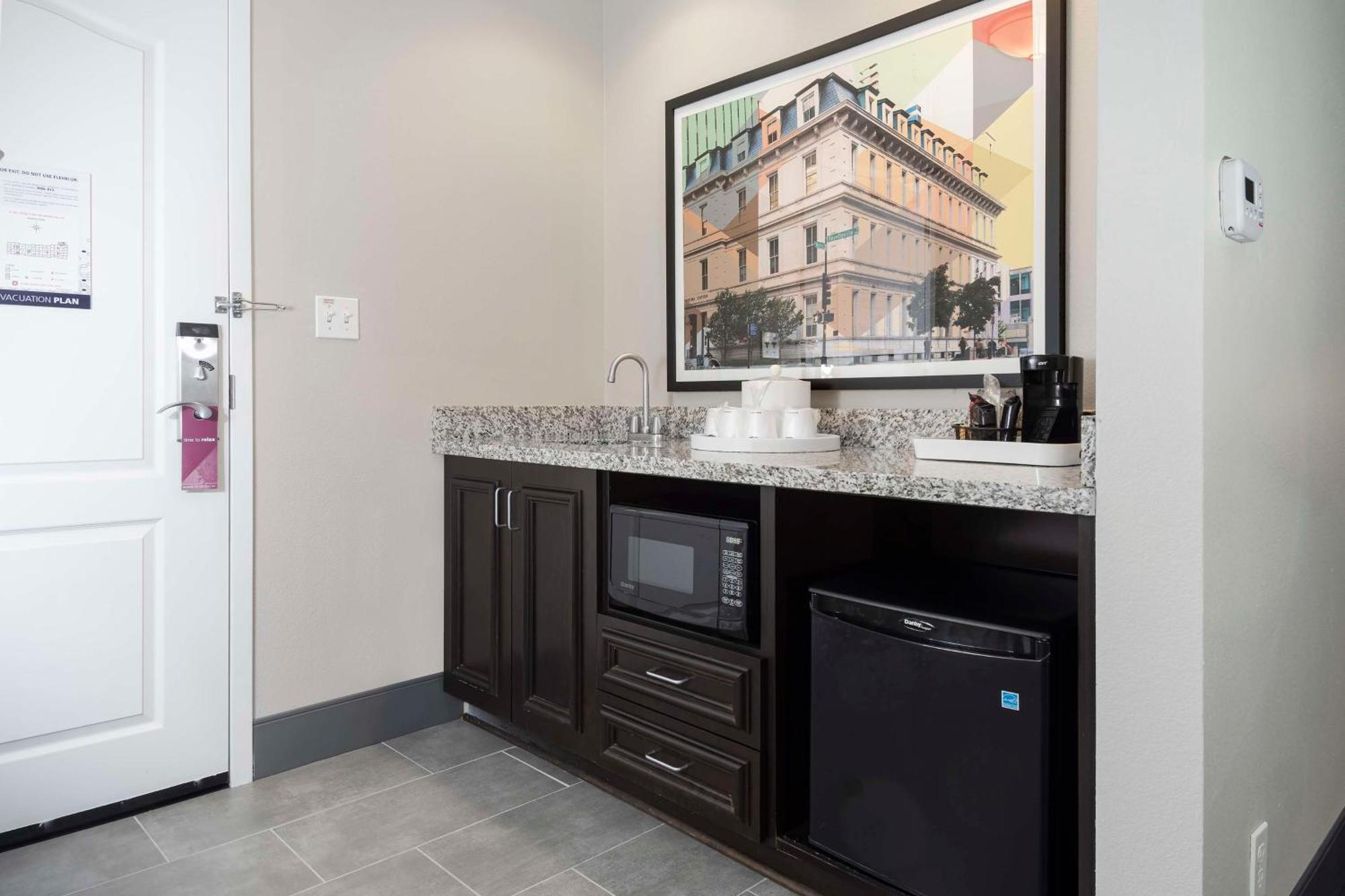 Hampton Inn & Suites - Raleigh Downtown Esterno foto