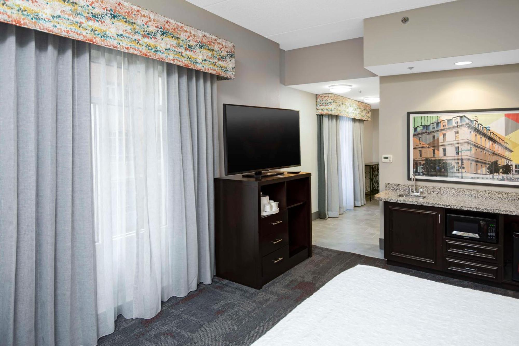 Hampton Inn & Suites - Raleigh Downtown Esterno foto