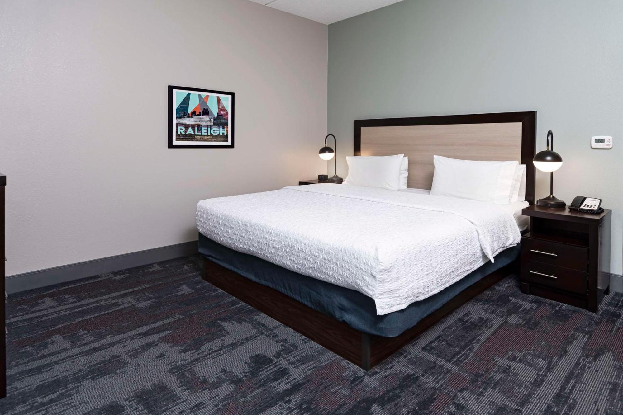 Hampton Inn & Suites - Raleigh Downtown Esterno foto